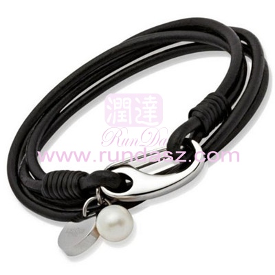 Leather bracelets 