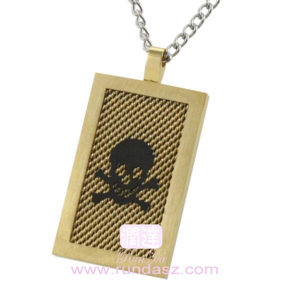 gold pendant  